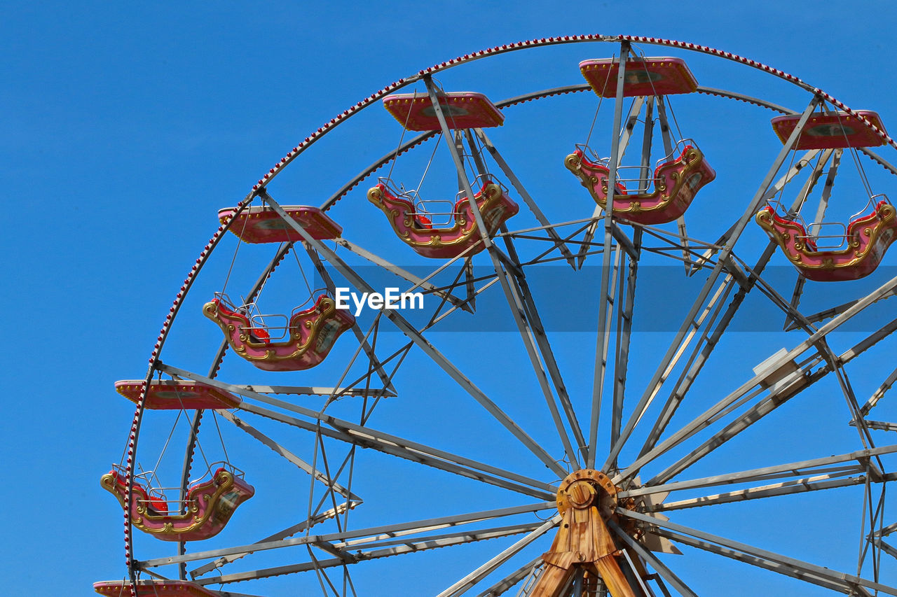 LOW ANGLE VIEW OF FERRIS WHEEL AGAINST SKY