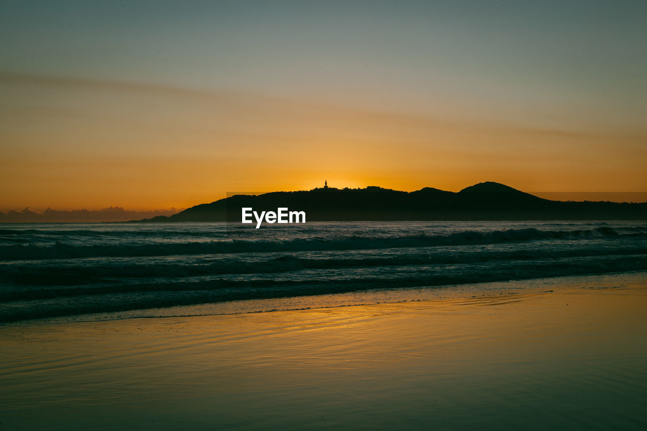 SCENIC VIEW OF DRAMATIC SKY OVER SEA