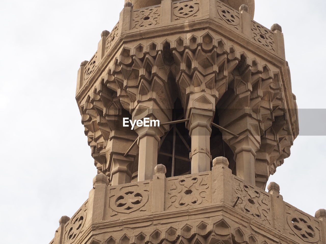 LOW ANGLE VIEW OF HISTORICAL BUILDING