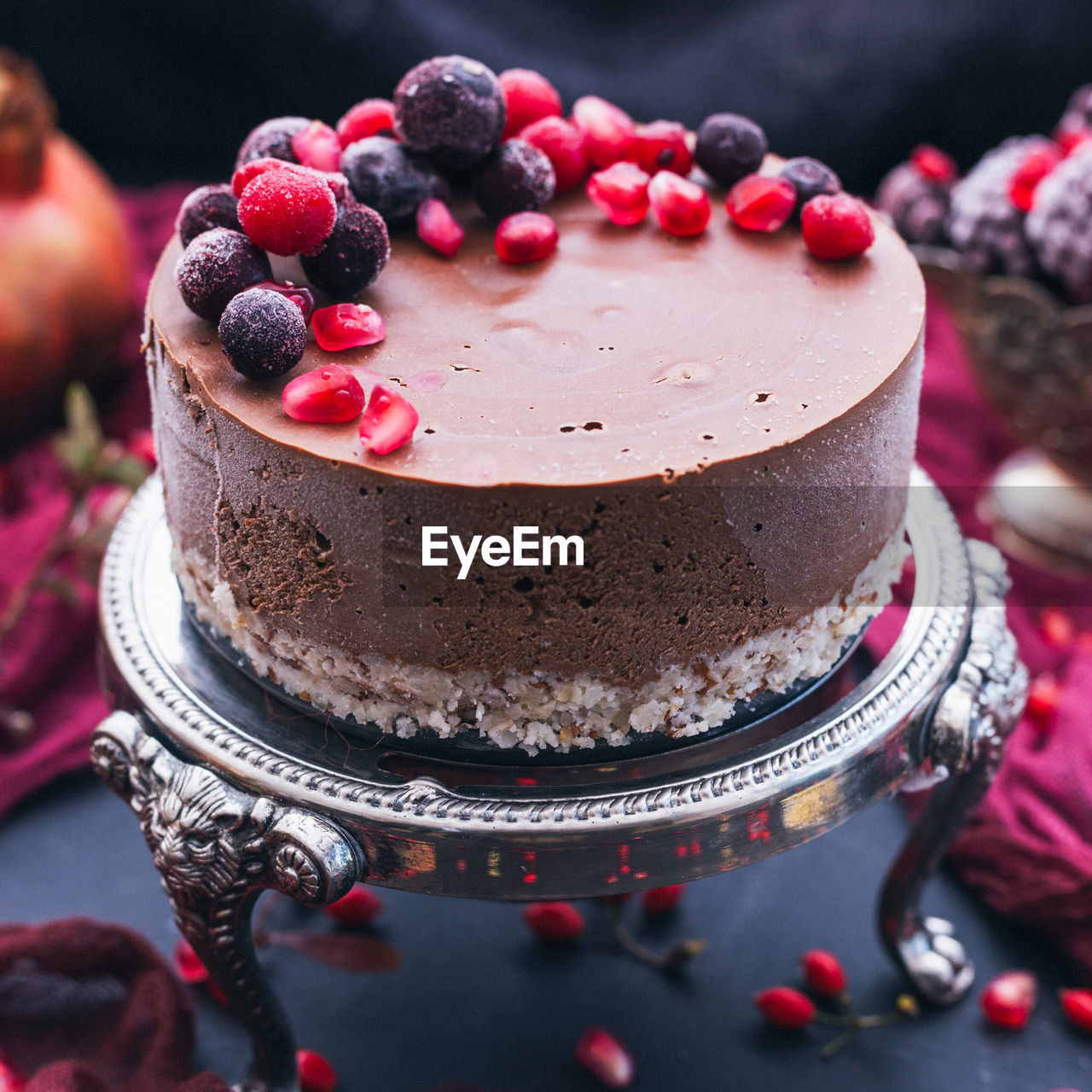 CLOSE-UP OF CAKE WITH BERRIES