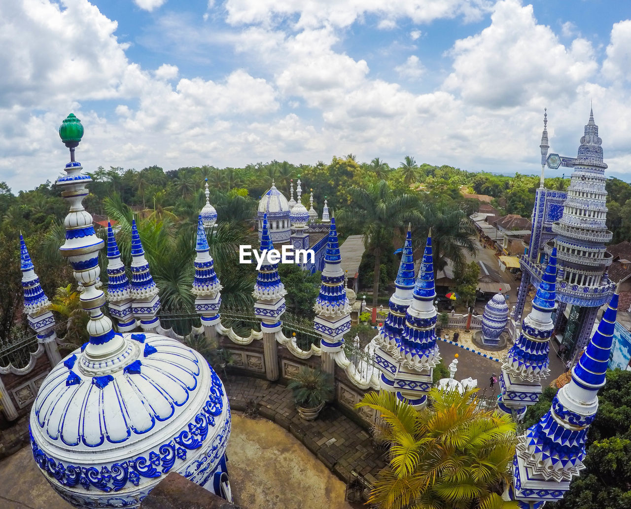 PANORAMIC VIEW OF BUILDINGS AGAINST SKY