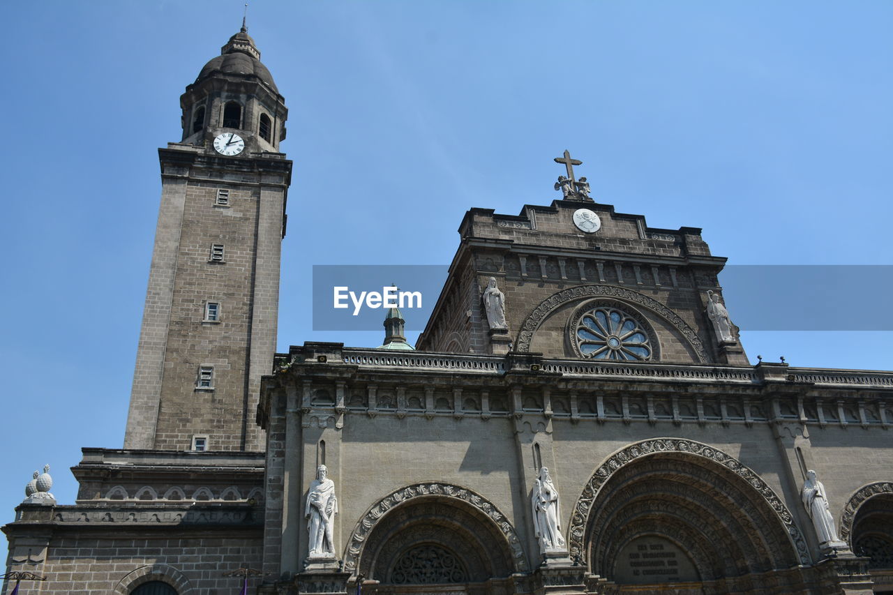 LOW ANGLE VIEW OF A CLOCK TOWER