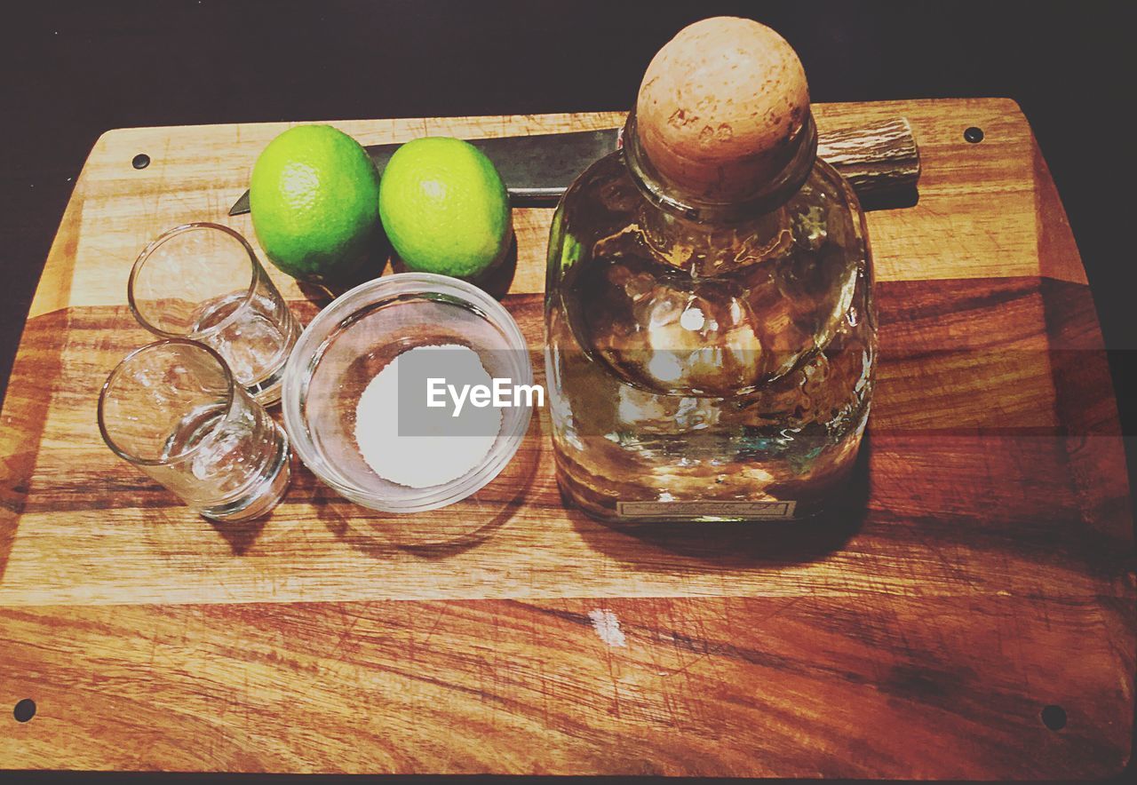 CLOSE-UP OF FOOD ON WOODEN TABLE