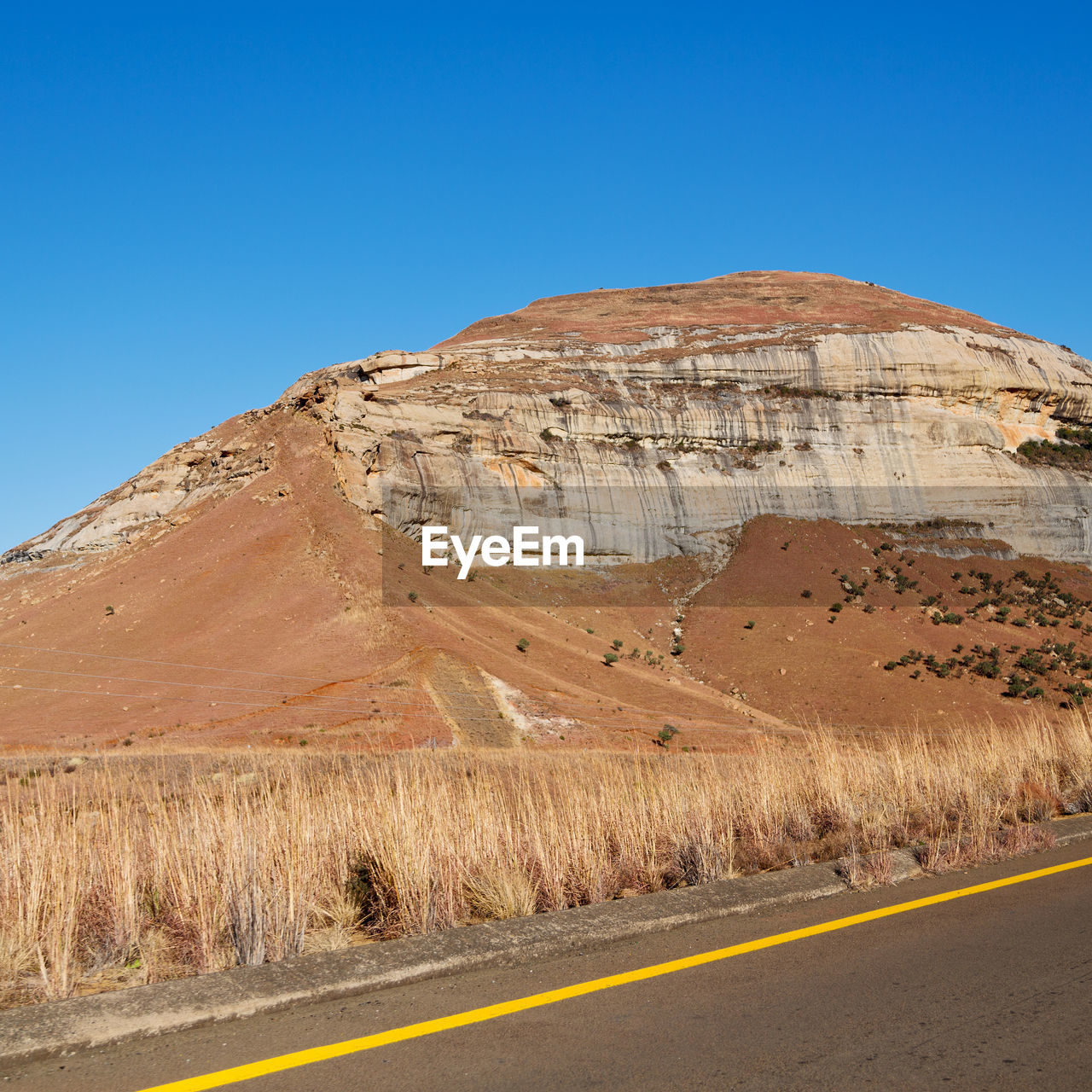 SCENIC VIEW OF ROAD AGAINST CLEAR BLUE SKY