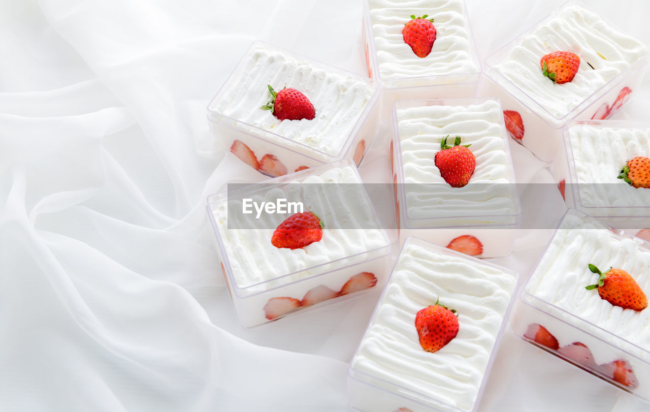Strawberry shortcake in plastic box on with cloth background