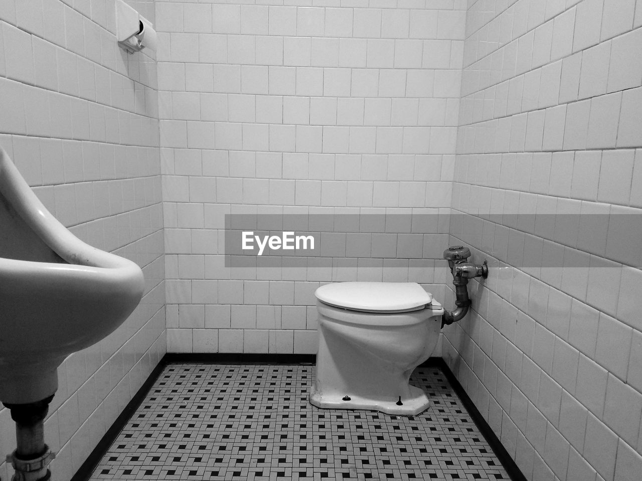 VIEW OF BATHROOM ON FLOOR