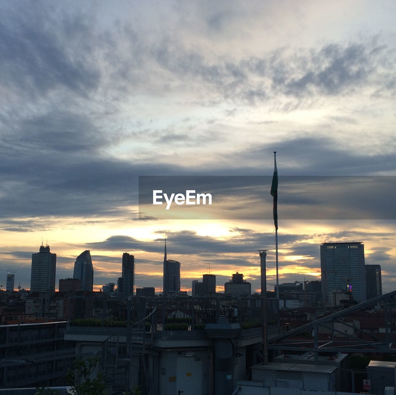 MODERN CITYSCAPE AGAINST CLOUDY SKY