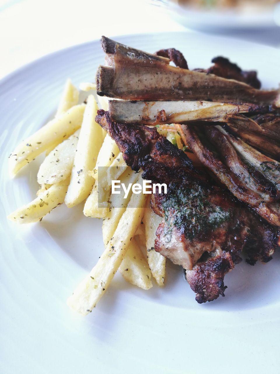 CLOSE-UP OF MEAT AND VEGETABLES IN PLATE