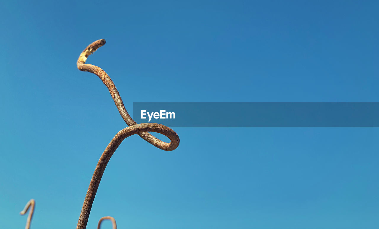 Low angle view of wire against clear blue sky