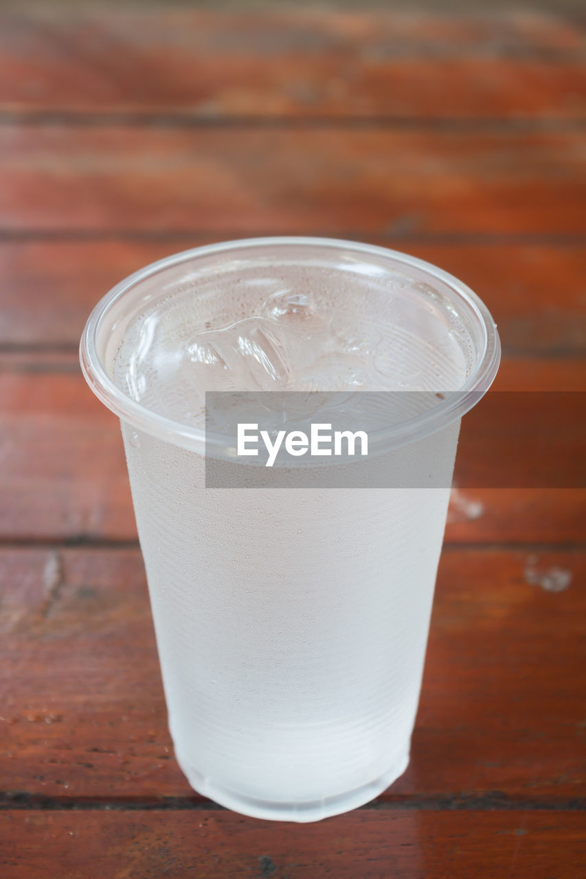 CLOSE-UP OF DRINK IN GLASS