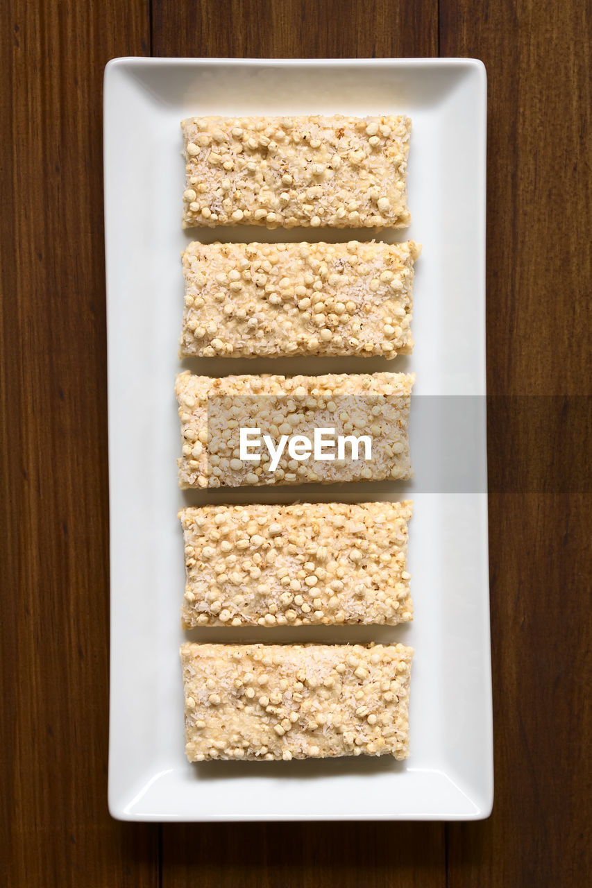 HIGH ANGLE VIEW OF BREAKFAST ON TABLE AGAINST WALL