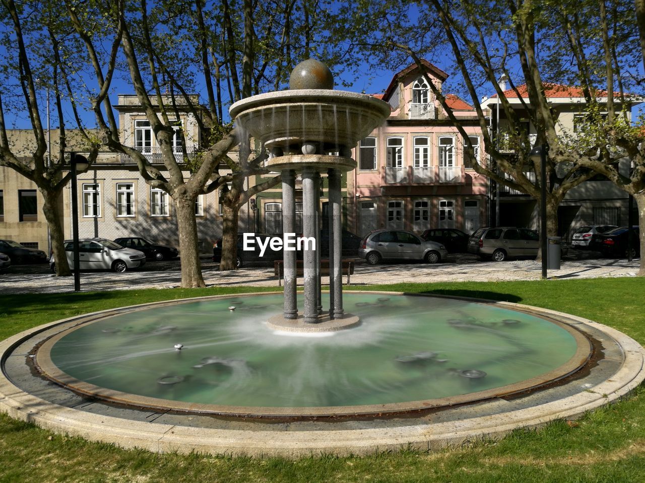 FOUNTAIN IN SWIMMING POOL