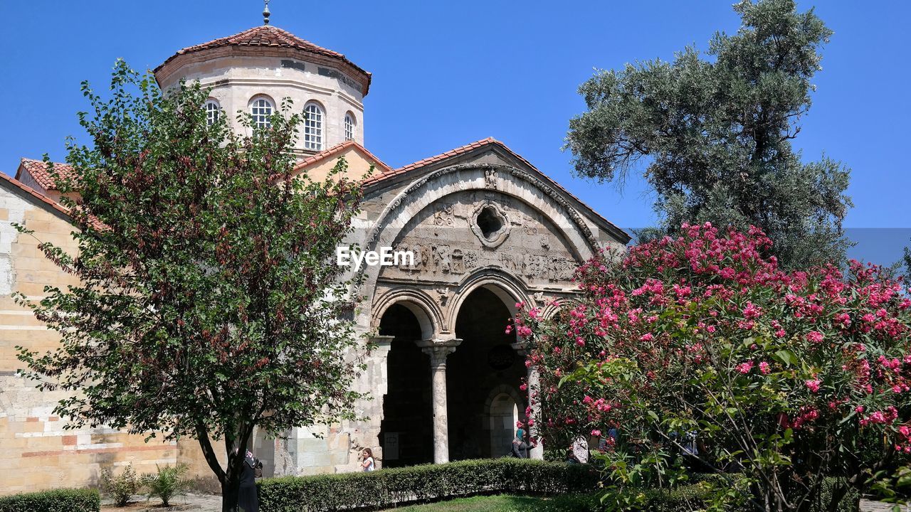 LOW ANGLE VIEW OF CHURCH AGAINST CLEAR SKY