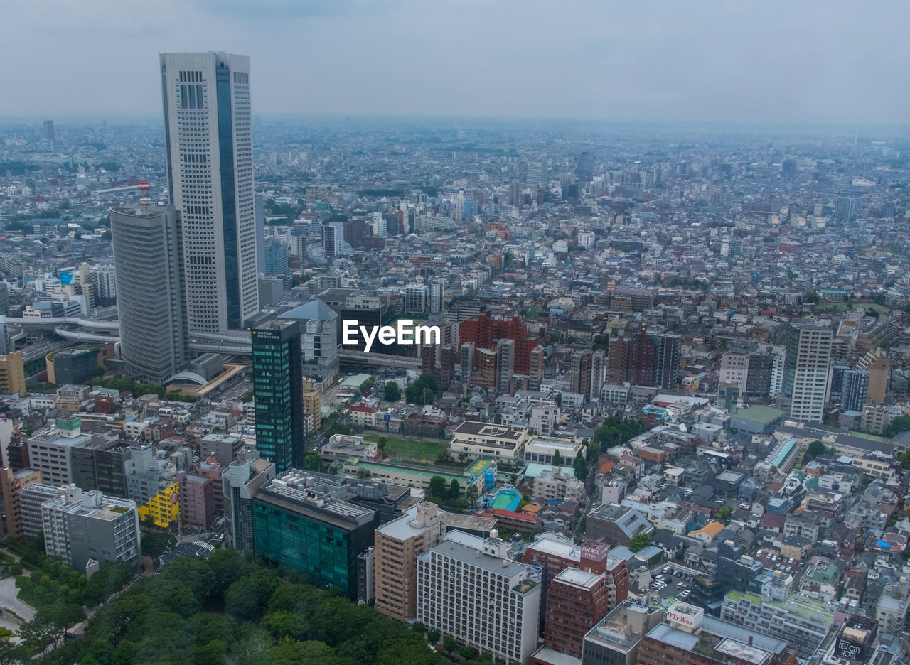 HIGH ANGLE VIEW OF MODERN BUILDINGS IN CITY