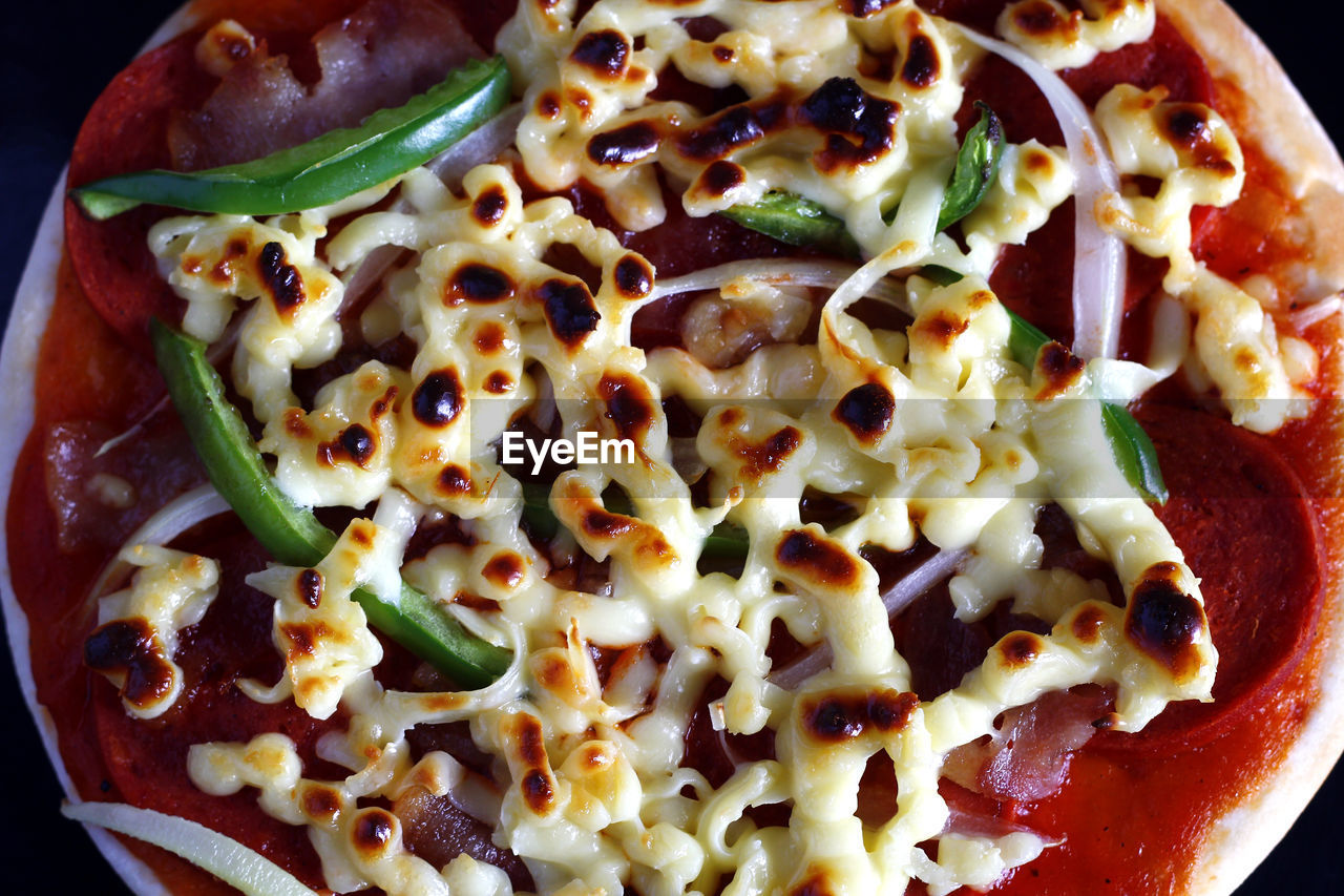 CLOSE-UP OF PIZZA SERVED IN BOWL