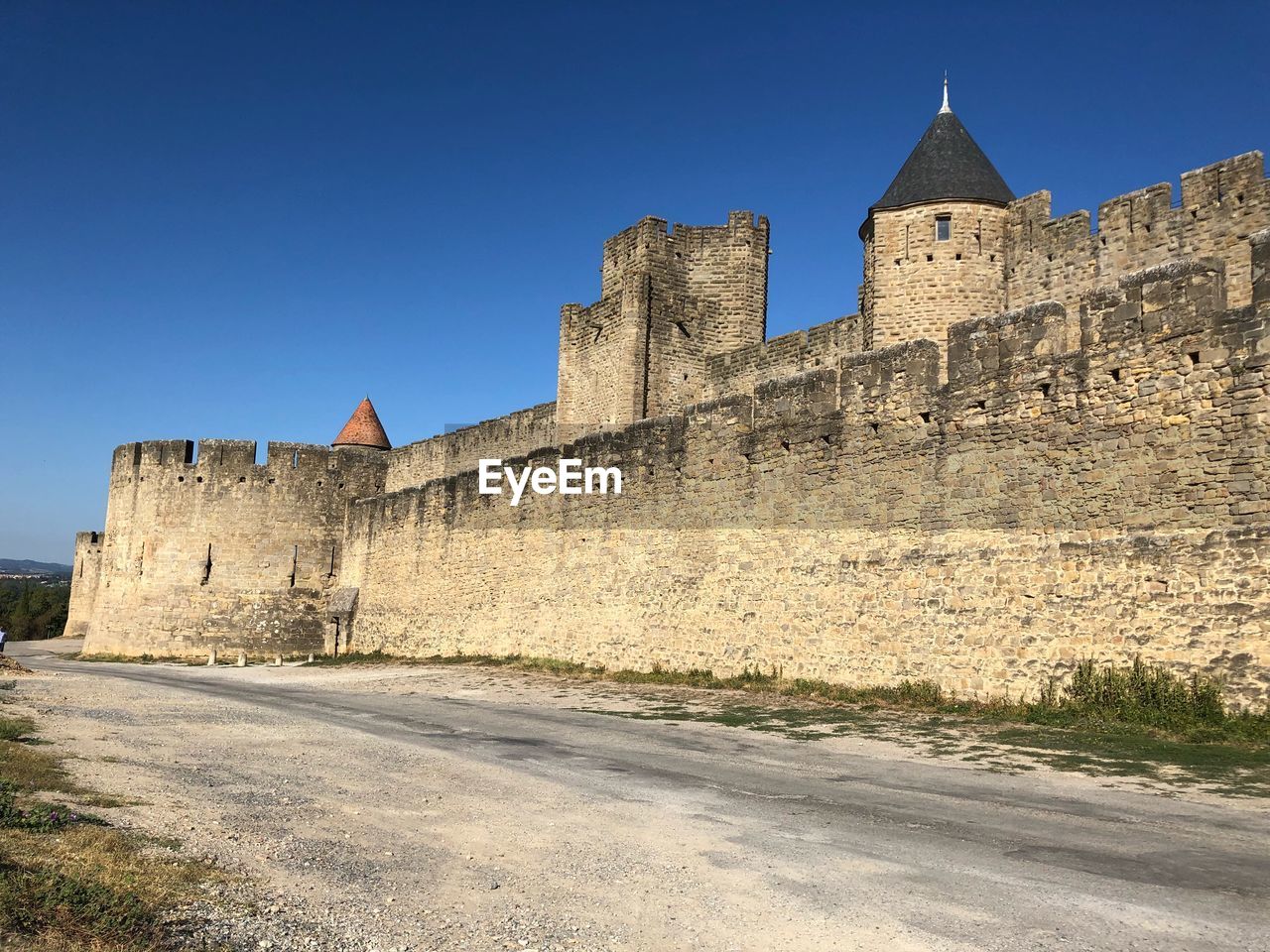 LOW ANGLE VIEW OF FORT AGAINST CLEAR BLUE SKY