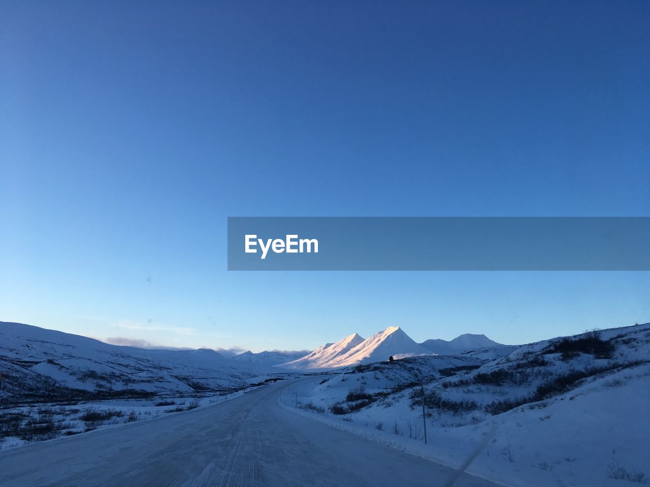 SNOWCAPPED MOUNTAIN AGAINST CLEAR BLUE SKY