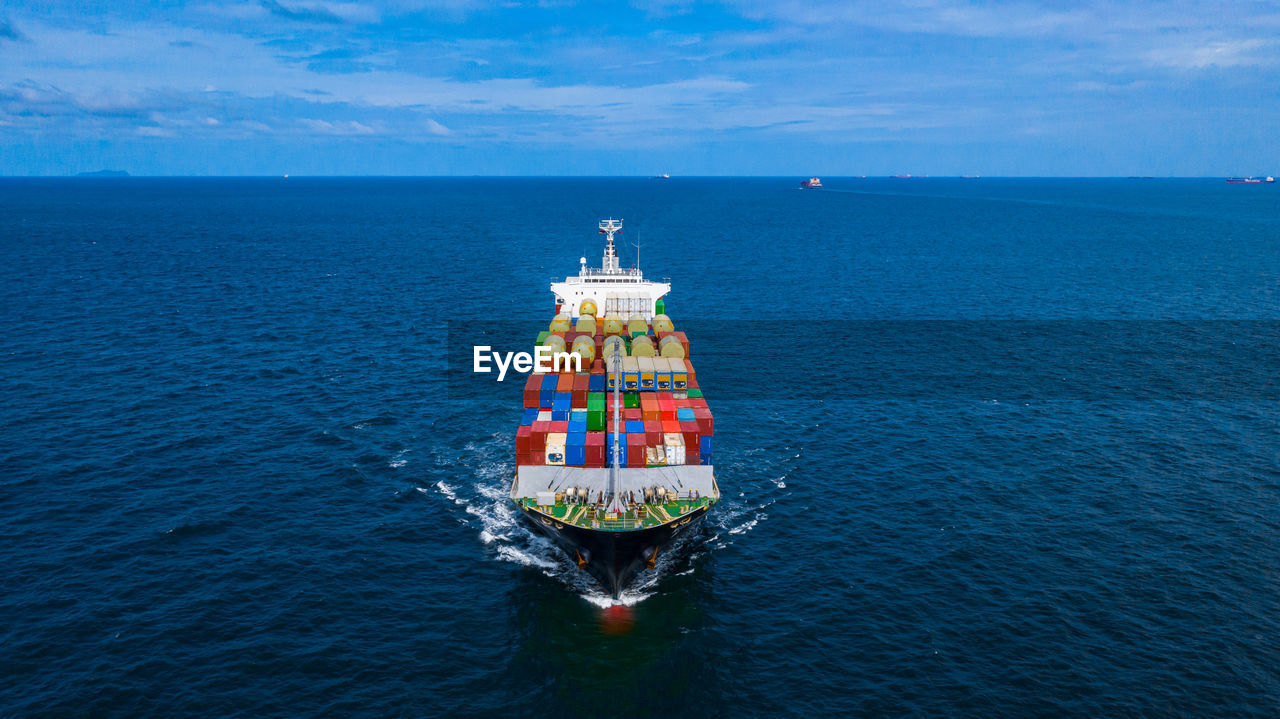 BOAT IN SEA AGAINST SKY