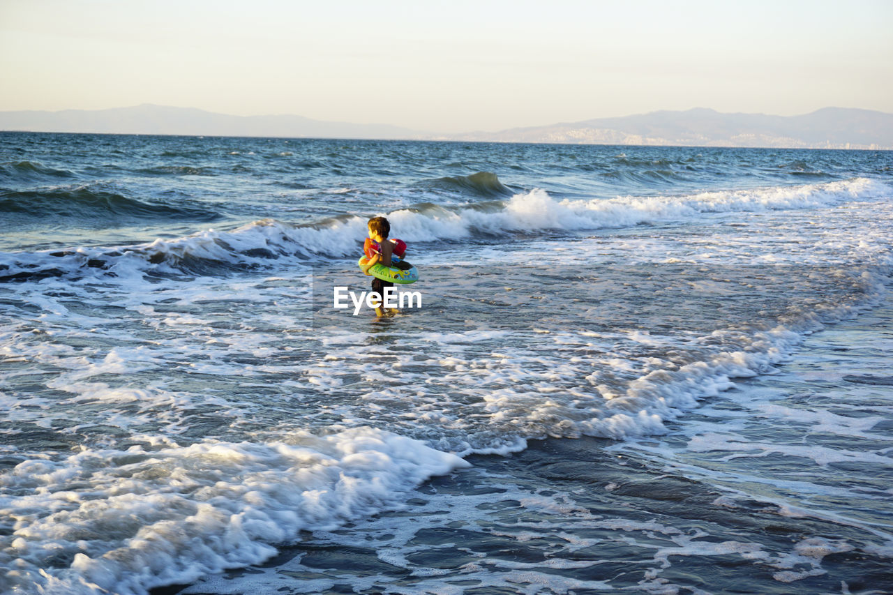 A child who goes to the sea to swim