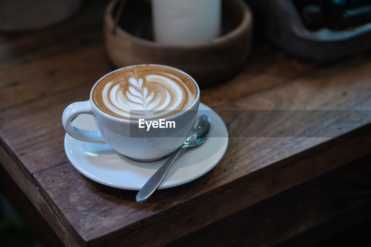 HIGH ANGLE VIEW OF CAPPUCCINO AND COFFEE ON TABLE