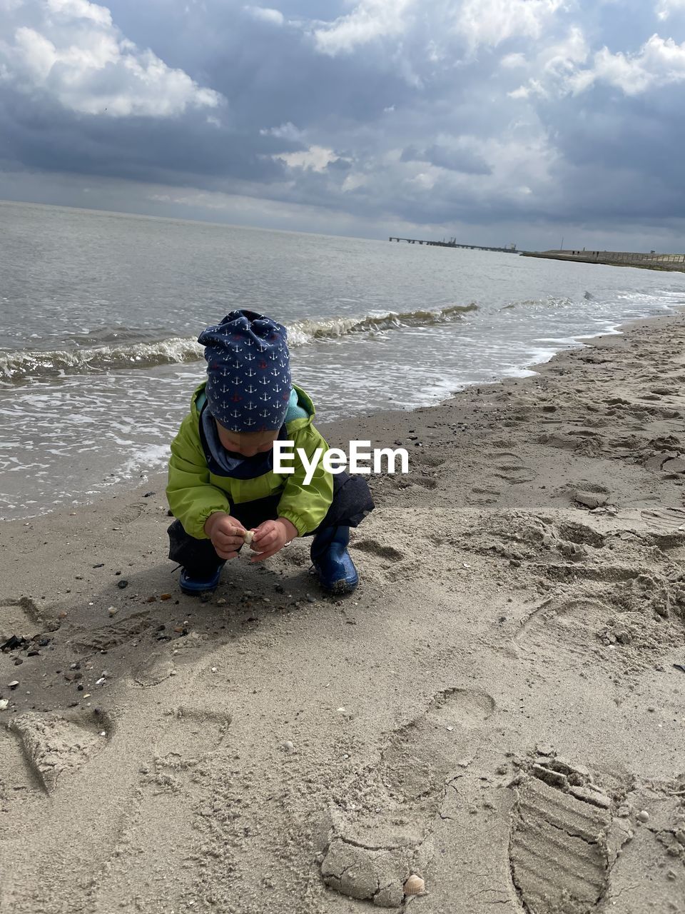 FULL LENGTH OF BOY ON BEACH
