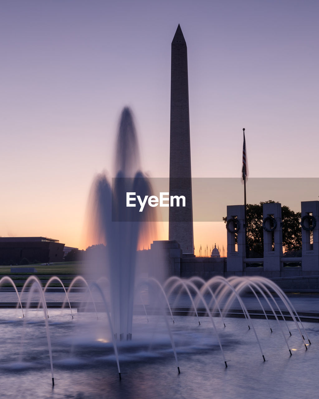 VIEW OF FOUNTAIN IN CITY AGAINST SKY