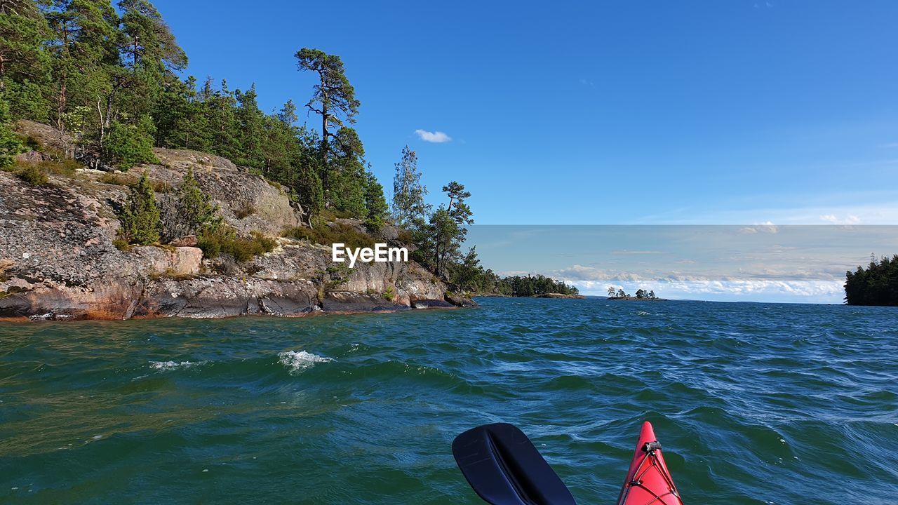 SCENIC VIEW OF SEA AGAINST ROCKS