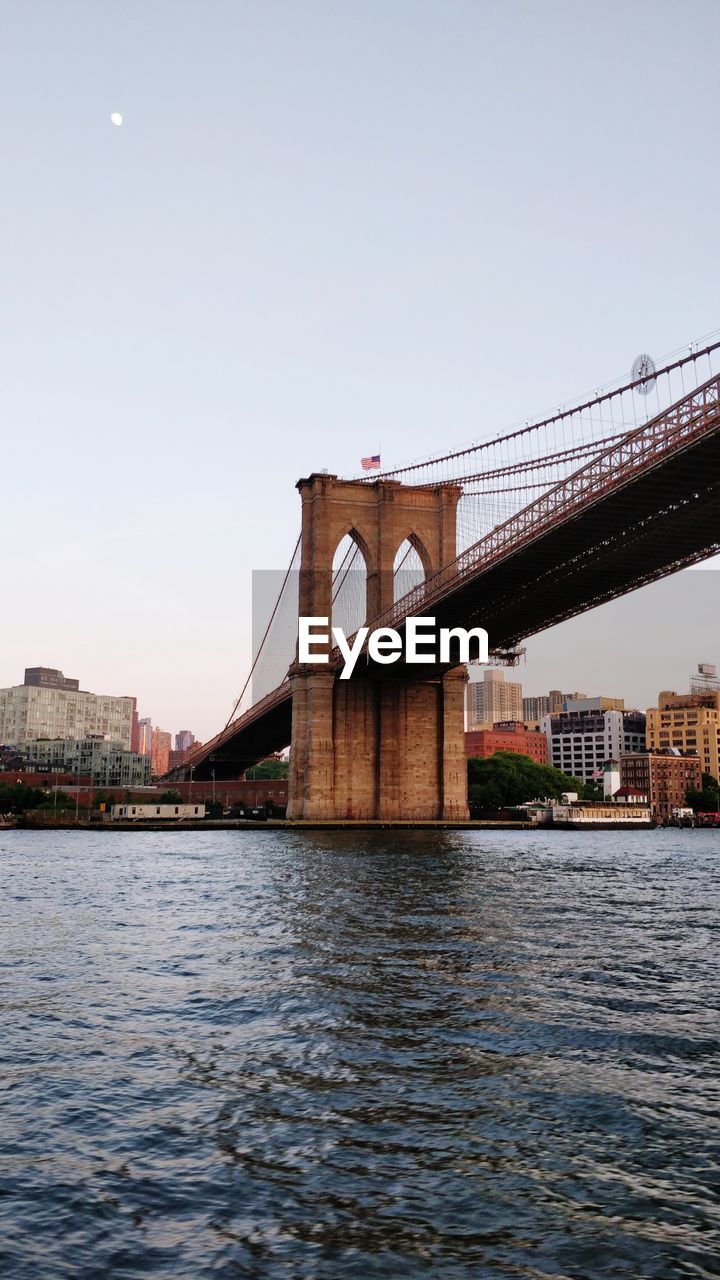 The brooklyn bridge over the river in manhattan