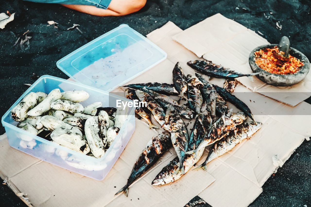 Display of food menu during recreation

