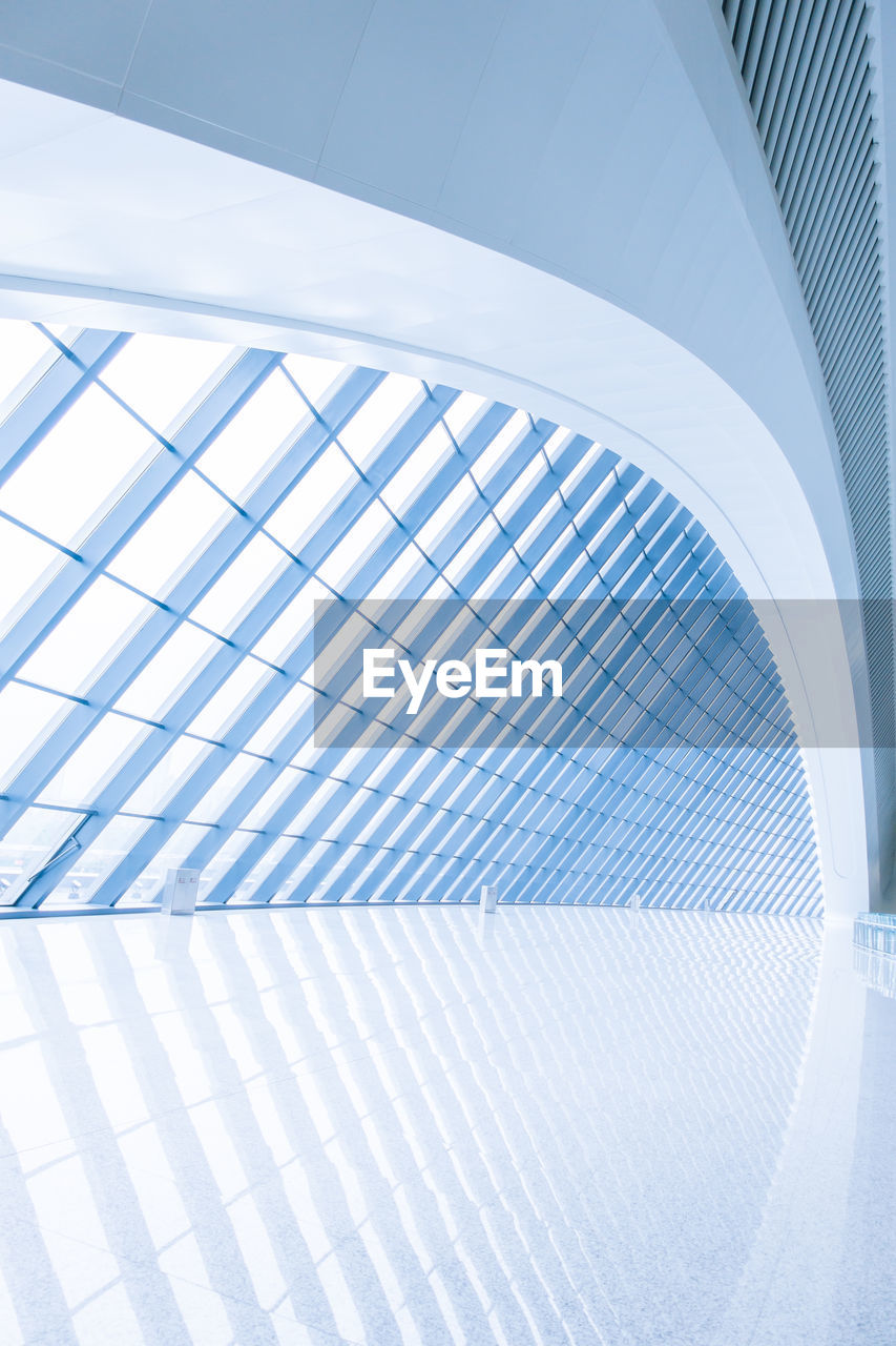 LOW ANGLE VIEW OF MODERN BUILDING IN CEILING