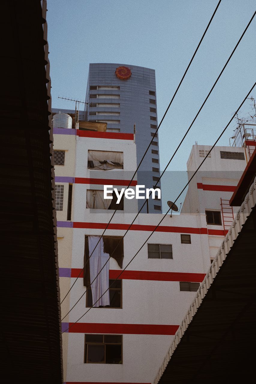 LOW ANGLE VIEW OF RESIDENTIAL BUILDINGS AGAINST SKY