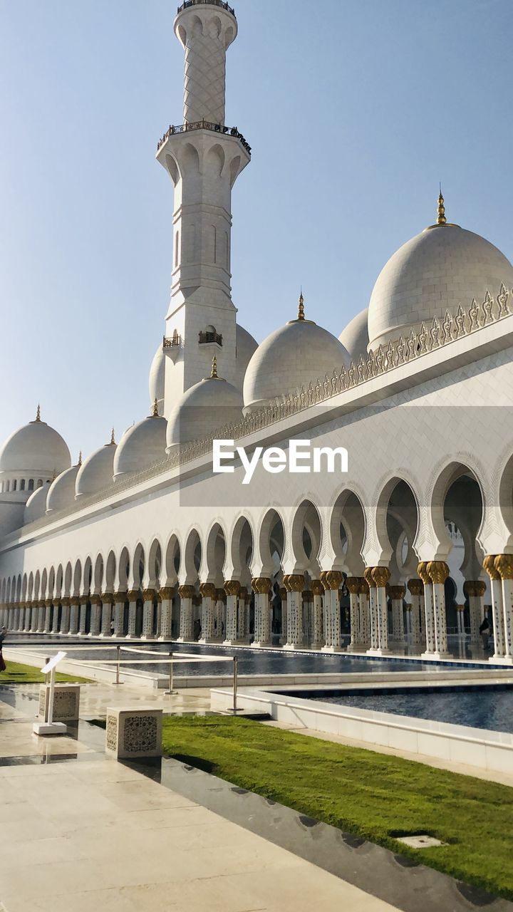 Shekh zayed mosque on of the best architectural place of abu dhabi 