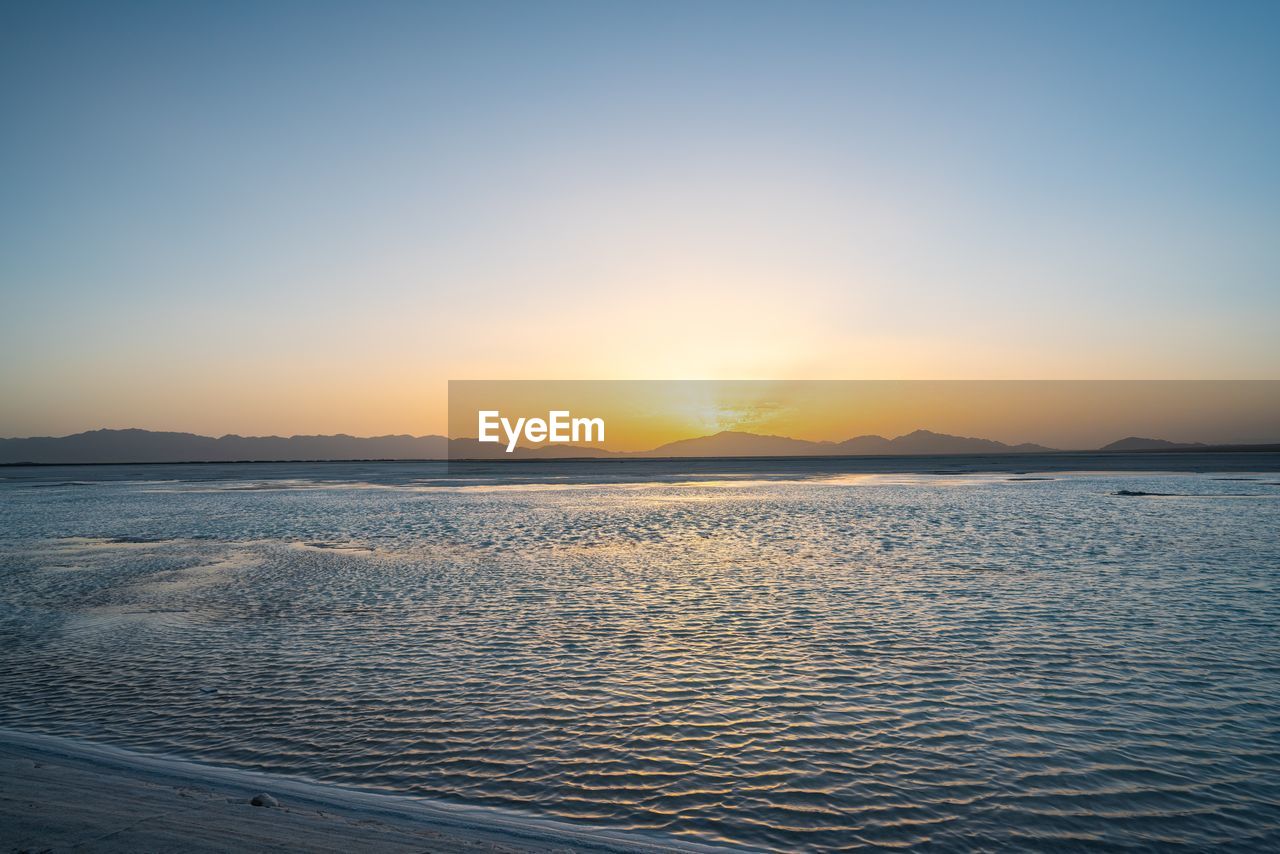 SCENIC VIEW OF SEA AGAINST SUNSET SKY