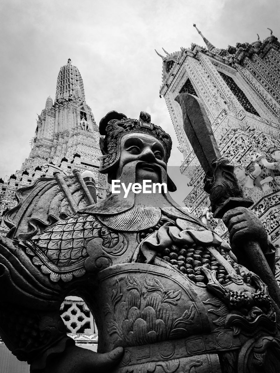 LOW ANGLE VIEW OF ANGEL STATUE AGAINST SKY