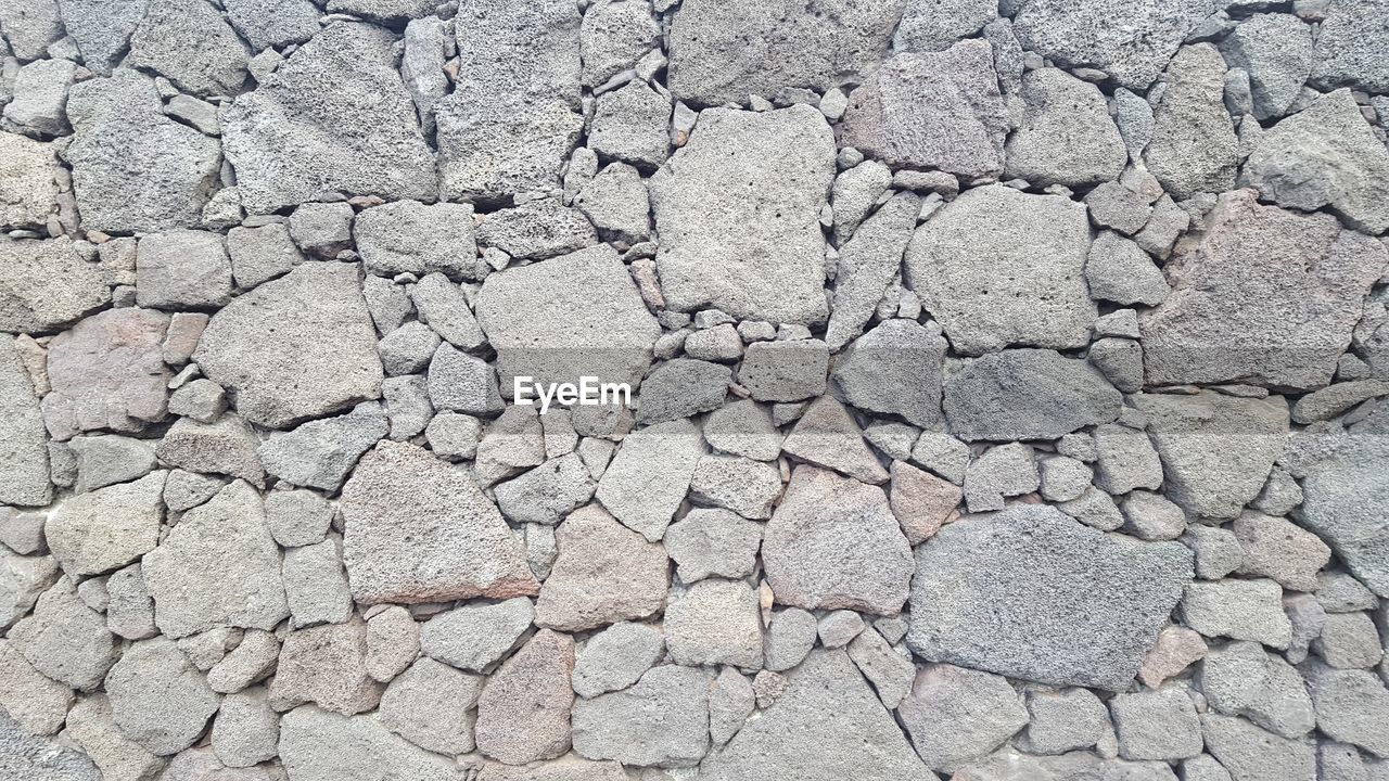 FULL FRAME SHOT OF CONCRETE STONE WALL