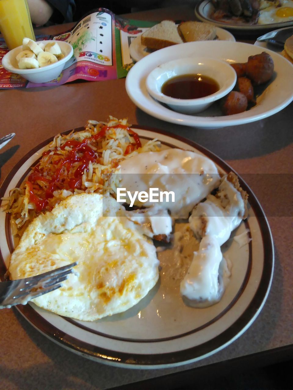 CLOSE-UP OF SERVED FOOD IN PLATE