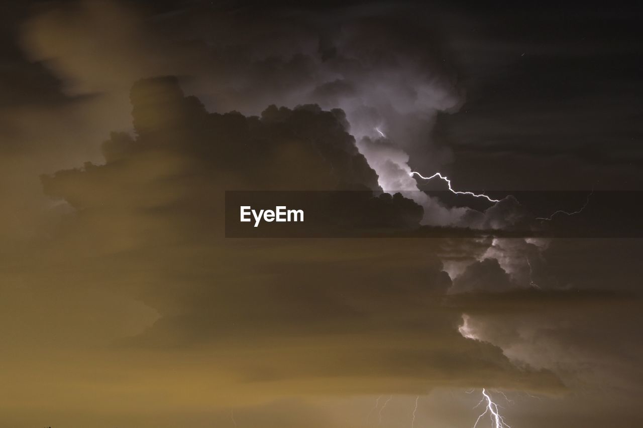LOW ANGLE VIEW OF LIGHTNING IN SKY DURING AUTUMN