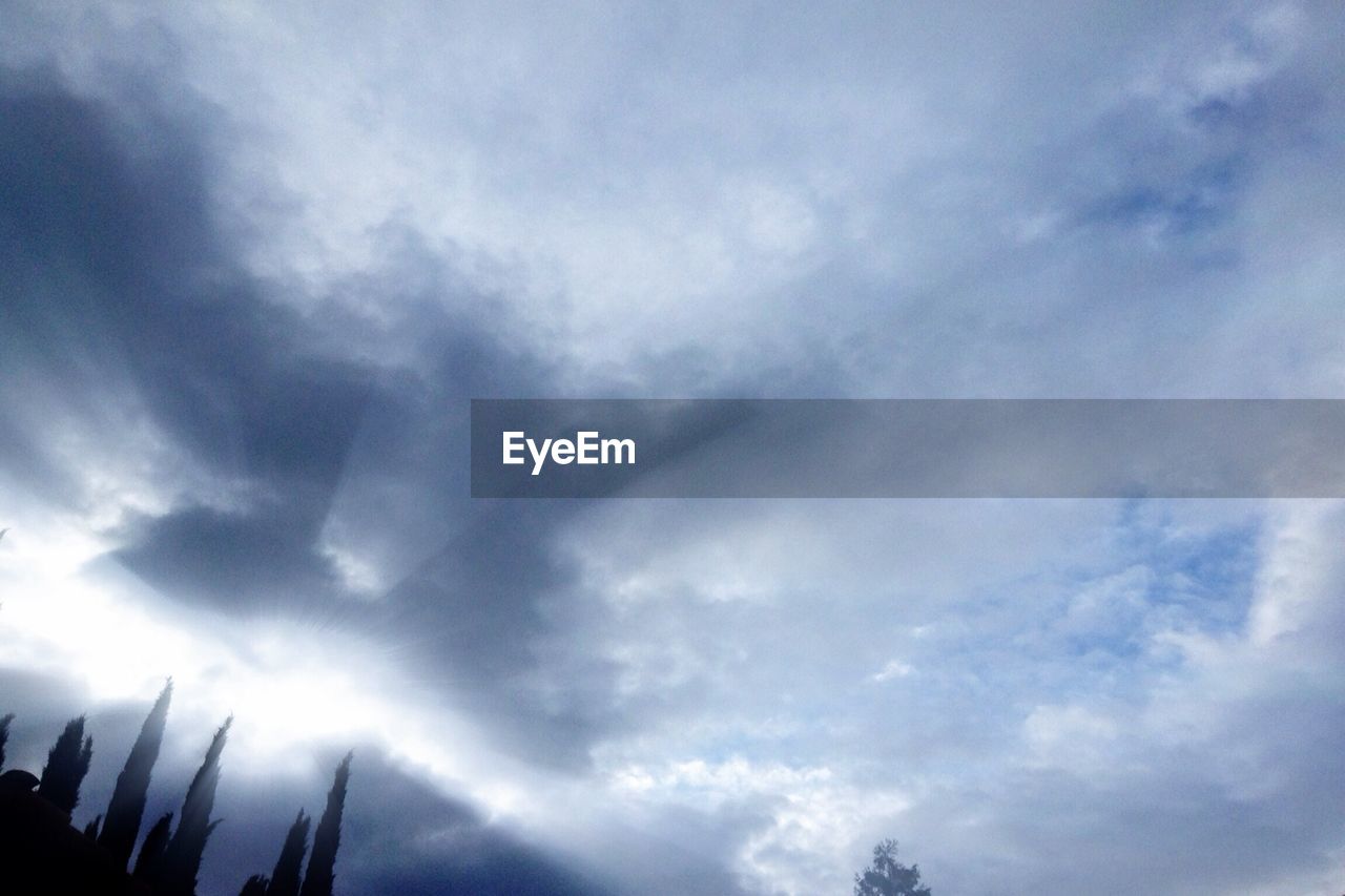 LOW ANGLE VIEW OF CLOUDY SKY OVER CLOUDS