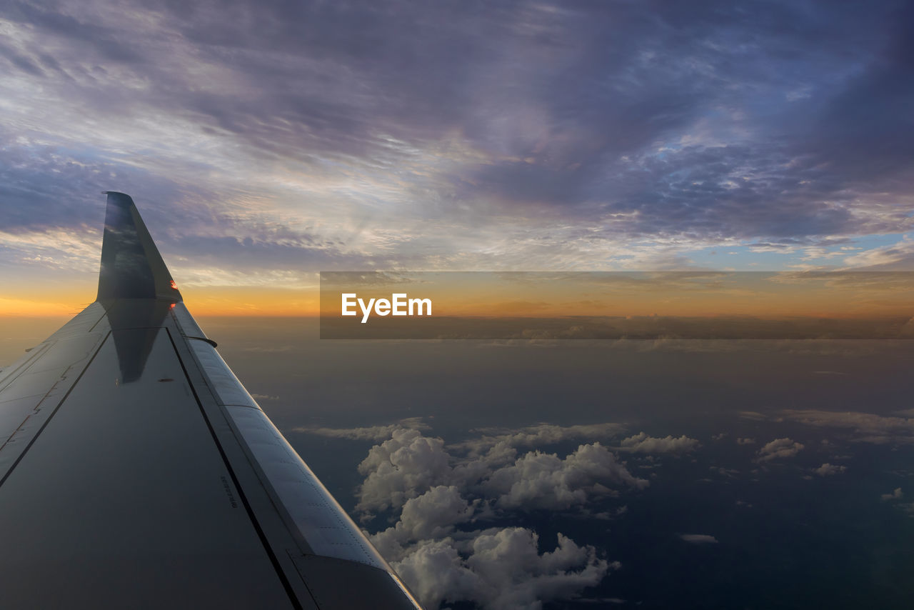 AERIAL VIEW OF CLOUDSCAPE AGAINST SKY