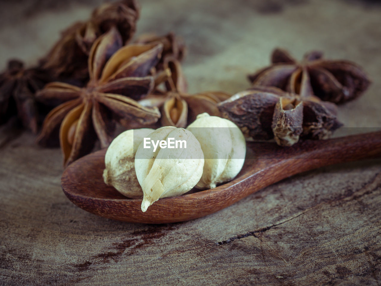 CLOSE-UP OF DRIED FRUITS ON WOOD