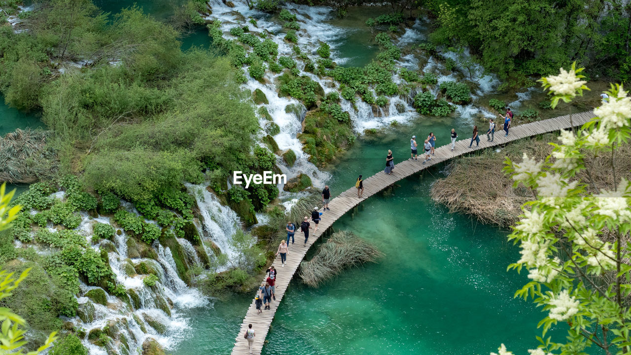 HIGH ANGLE VIEW OF BRIDGE AT RIVER