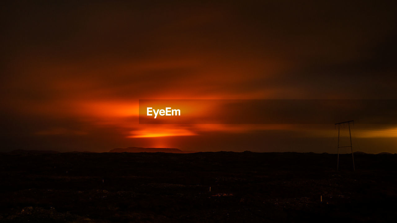 SCENIC VIEW OF DRAMATIC SKY OVER SILHOUETTE LAND
