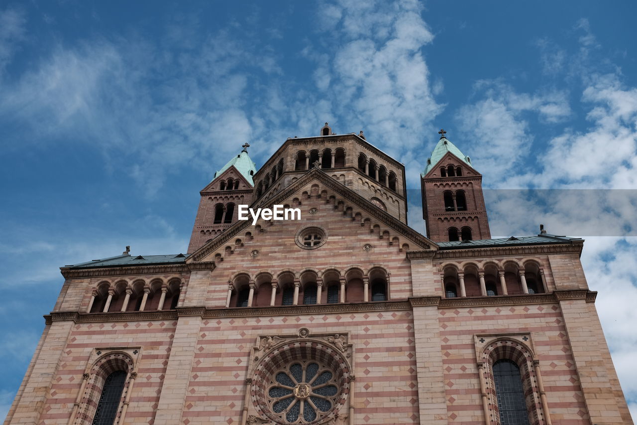 LOW ANGLE VIEW OF CATHEDRAL AGAINST SKY