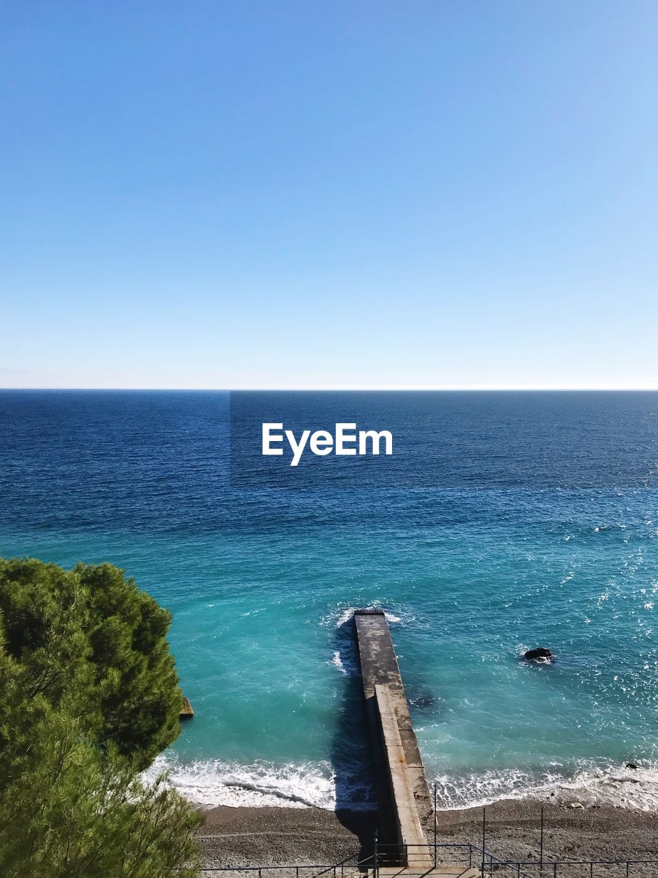 VIEW OF SEA AGAINST CLEAR SKY