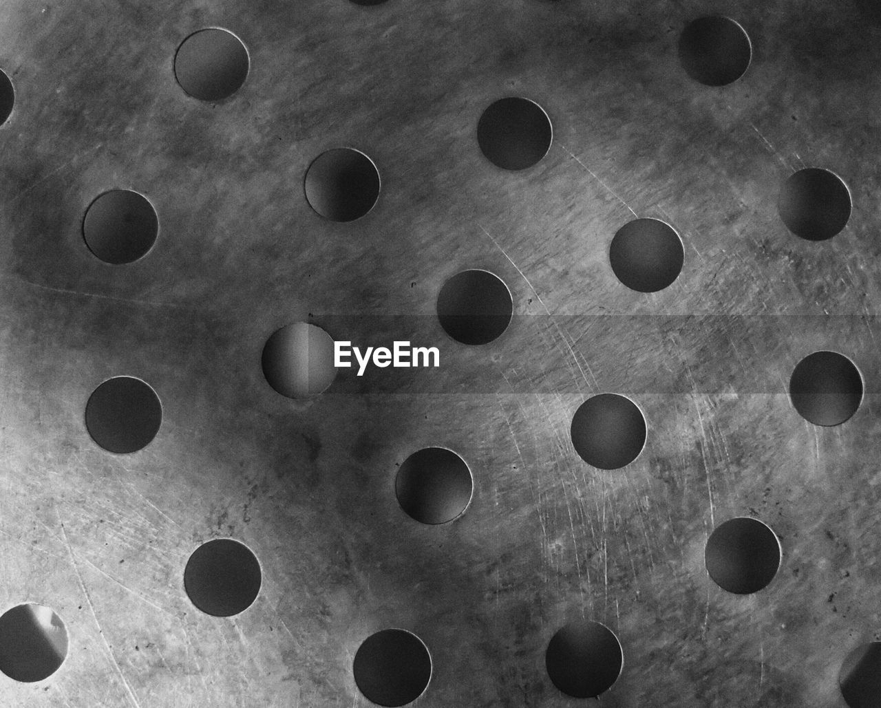 FULL FRAME SHOT OF METAL SHEET