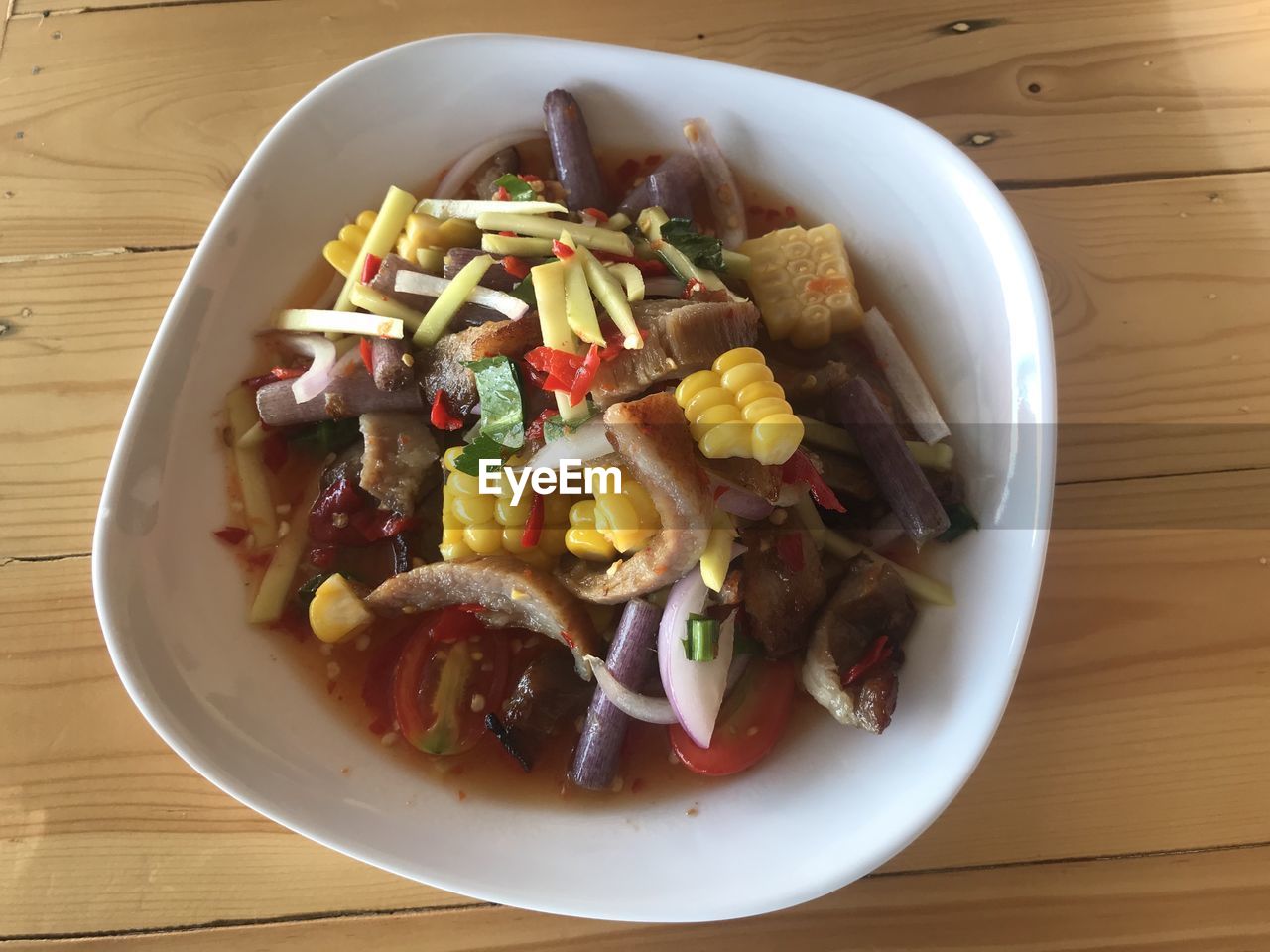 HIGH ANGLE VIEW OF FOOD SERVED IN BOWL