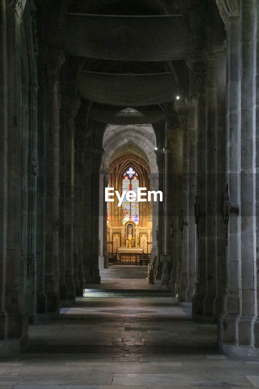 ARCHWAY IN TEMPLE