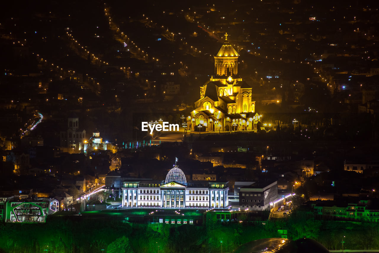 ILLUMINATED BUILDINGS IN CITY