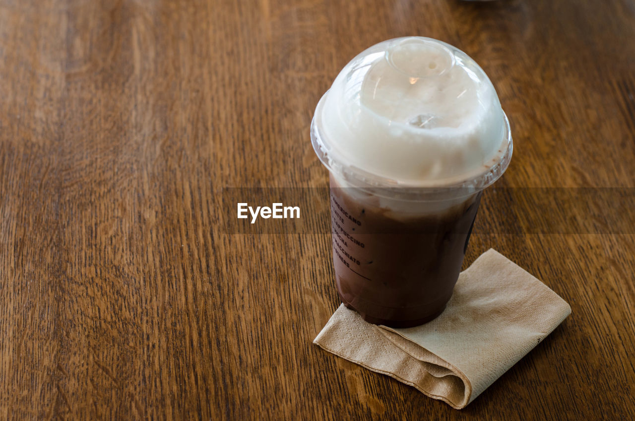 HIGH ANGLE VIEW OF ICE CREAM ON TABLE