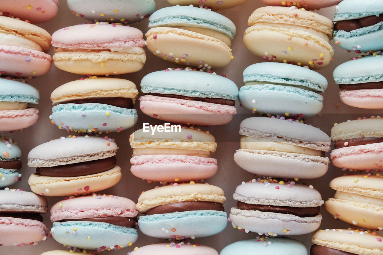 CLOSE-UP OF MACAROONS